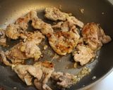 豚薄切り肉＋塩麹de玉ねぎトマトの炒め物作り方2写真