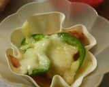 餃子の皮でカップピザ☆作り方6写真