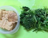 鶏ミンチ＋塩麹de大根葉と厚揚げの煮物作り方1写真