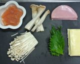 秋だから簡単明太子チーズハム茸春巻き！作り方1写真