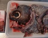 黒むつのあら炊き、かくし味は赤ワイン作り方1写真