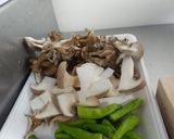 牛肉とキノコのオイスターソース炒め作り方1写真