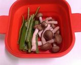 お弁当に☆豚肉とピーマンとしめじの炒め物作り方2写真