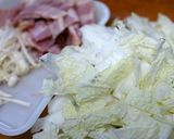 白菜とベーコン、春雨の味噌汁作り方1写真