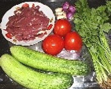 牛ハツときゅうりとトマトの炒め物作り方1写真