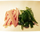 超簡単お弁当おかず！ピーマンとハム炒め☆作り方1写真
