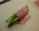 おかずにおつまみに♪アスパラのベーコン巻作り方4写真