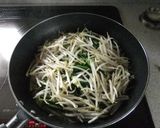 豚バラ肉と安い野菜のみそ煮鍋作り方5写真
