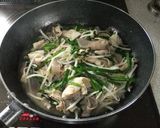豚バラ肉と安い野菜のみそ煮鍋作り方6写真