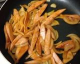 朝食お弁当に☆魚肉ソーセージのケチャ炒め作り方3写真