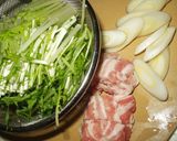 水菜と豚バラ肉のみそ汁作り方1写真