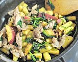 さつま芋と豚肉のシナモンバター醤油炒め作り方5写真