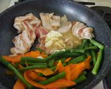 お弁当にも❤豚バラ&隠元のごまマヨ炒め♬作り方4写真