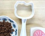 いつものそぼろでキティのお弁当☆作り方1写真