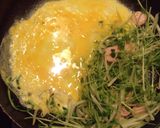 ☆豆苗と魚肉ソーセージで玉子炒め☆作り方4写真