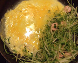 ☆豆苗と魚肉ソーセージで玉子炒め☆作り方4写真
