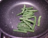 お弁当にも❤ベーコン&隠元のゴマドレ炒め作り方1写真