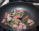 お弁当にも❤ベーコン&隠元のゴマドレ炒め作り方4写真