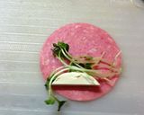 かいわれ＆チーズのソフトサラミ巻作り方1写真