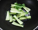 簡単お惣菜♪青梗菜とイカの塩炒め作り方6写真