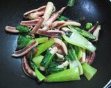 簡単お惣菜♪青梗菜とイカの塩炒め作り方9写真