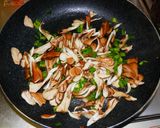 舞茸とピーマンのバター炒飯作り方1写真