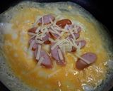 チーズとソーセージのオムレツ♡作り方4写真
