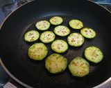 ✿鶏手羽中の甘辛✿～ズッキーニ添え～作り方5写真
