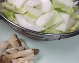 白菜と鶏団子の和風ミルクスープ作り方1写真