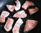 フライパンで！！鮭のピザ風とろ～り焼き♪作り方4写真