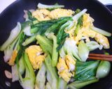 チンゲン菜とふわふわ卵のにんにく炒め作り方6写真