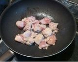 鳥モモ肉と舞茸の炒め物作り方1写真