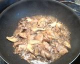 鳥モモ肉と舞茸の炒め物作り方2写真