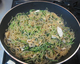 しらたきと油揚げと豆苗の炒め煮作り方4写真