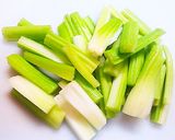 ふき煮にみたいなセロリの昆布茶煮作り方1写真