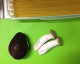 簡単✳︎アボカドとエリンギのパスタ作り方1写真