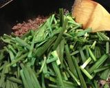 簡単★材料これだけでご飯が進むニラ挽肉丼作り方3写真