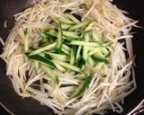 キクラゲとキュウリとモヤシの塩麹炒め作り方5写真