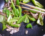 豚肉と万願寺唐辛子のオイスターソース炒め作り方4写真