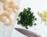 簡単☆海老のオイルパスタ作り方1写真