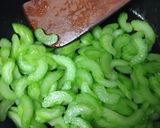 セロリのわさび風味炒め作り方3写真