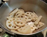 レンコンとワカメの炒め煮作り方3写真