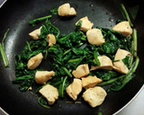 鶏むね肉とほうれん草の炒め物作り方5写真