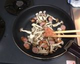 【簡単】しめじとソーセージの明太子炒め作り方3写真
