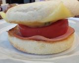 近所のパン屋で大人気！絶品マフィンサンド作り方11写真