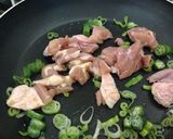 簡単アレンジ、味付け鶏肉の手抜き焼き飯作り方5写真