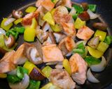 秋鮭とコロコロ野菜の甘酢炒め作り方5写真