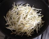 フライパンで簡単☆もやしのナムル☆作り方1写真