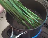 簡単茹でて混ぜるだけ）ニラと食べるラー油作り方1写真