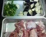 鶏肉とナス・ピーマンの味噌炒め煮作り方1写真
